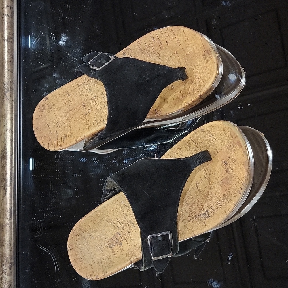 Vionic platform suede top thong sandals with adjustable side buckle size 6